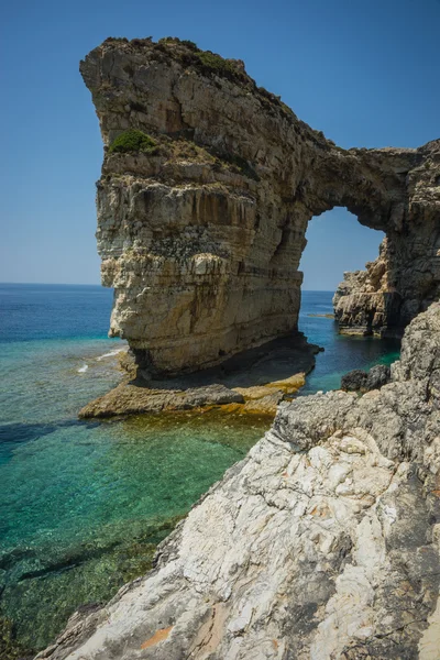 Arco único e cênico em falésias, Paxi — Fotografia de Stock