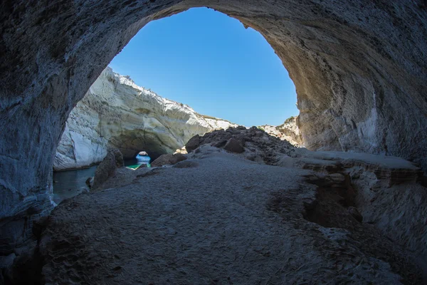 ユニークな海の洞窟 Sykia、ギリシャ — ストック写真