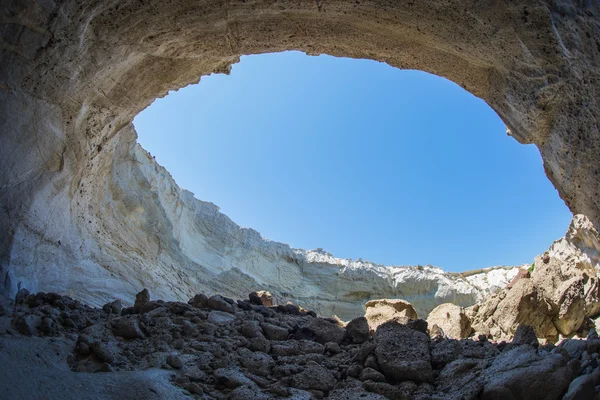 ユニークな海の洞窟 Sykia、ギリシャ — ストック写真