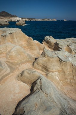 Manzaralarıyla beach Sarakiniko, Milos, Yunanistan