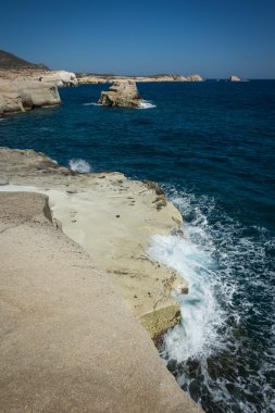 Manzaralarıyla beach Sarakiniko, Milos, Yunanistan
