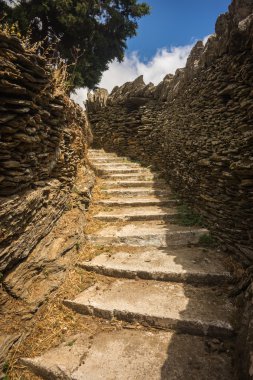 Çit duvar ve merdiven