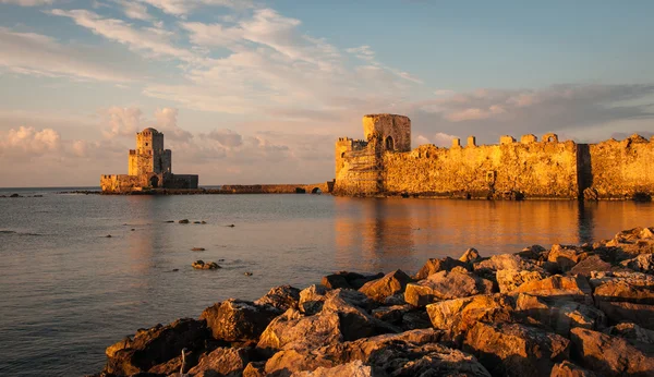 Deniz manzarası ve Methoni Kalesi'nin kalıntıları