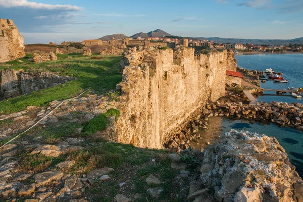 Fortress of Methoni with fishing boats, Peloponnese — Stock Photo, Image