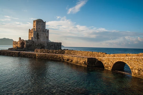 Seascape and ruins of fortress of Methoni — Stock Photo, Image