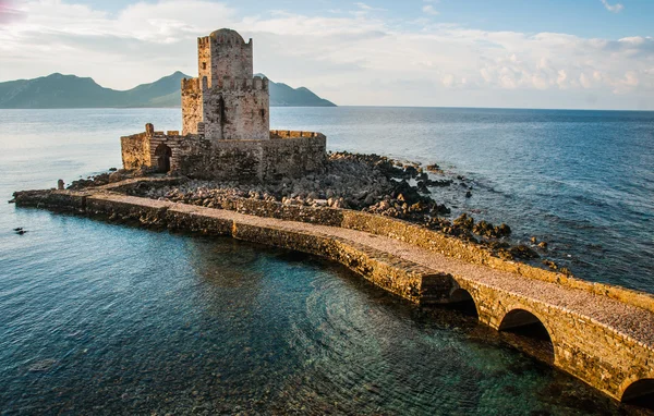 Seascape and ruins of fortress of Methoni — Stock Photo, Image