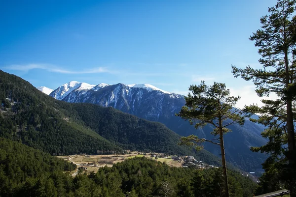 アンドラの山のある風景します。 — ストック写真