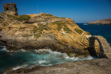 Eski Köprü'den, küçük ada, Andros