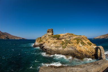 Eski Köprü'den, küçük ada, Andros