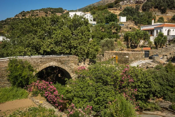 Pont en pierre pittoresque sur Andros , — Photo
