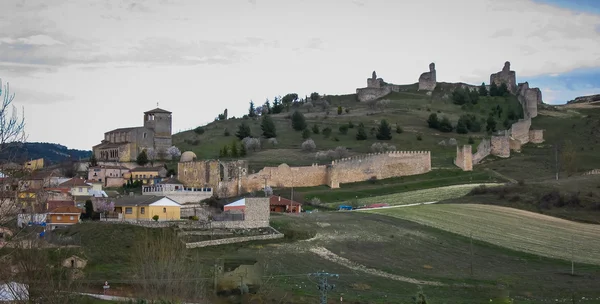 Ruinas de un castillo medieval en Fuentiduena — Foto de Stock