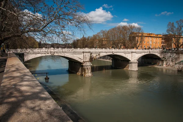 Tiber Nehri üzerinde Roma, İtalya, manzara — Stok fotoğraf