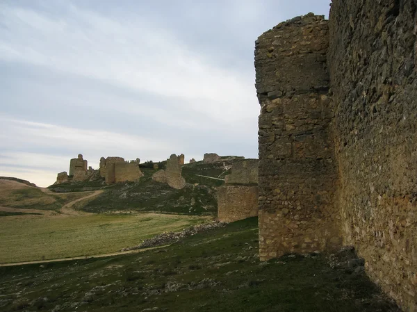 Fuentiduena bir ortaçağ kalesi kalıntıları ediyor — Stok fotoğraf