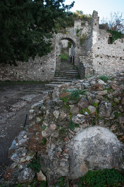 Ruïnes van het kasteel van de Byzantijnse stad van Mystras — Stockfoto