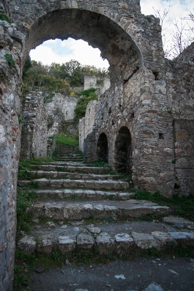 Ruinerna av bysantinska slottet staden Mystras — Stockfoto