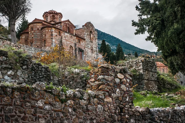 Ruinas del castillo bizantino ciudad de Mystras — Foto de Stock