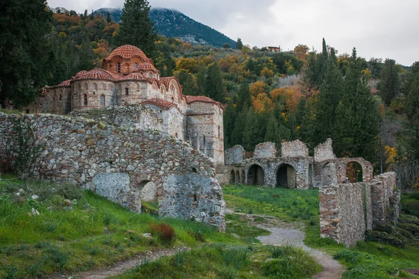 Pozůstatky byzantského hradu městě Mystras — Stock fotografie