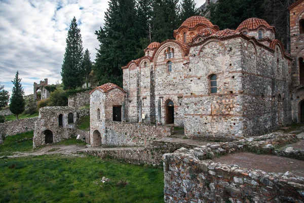 Ruinerna av bysantinska slottet staden Mystras — Stockfoto