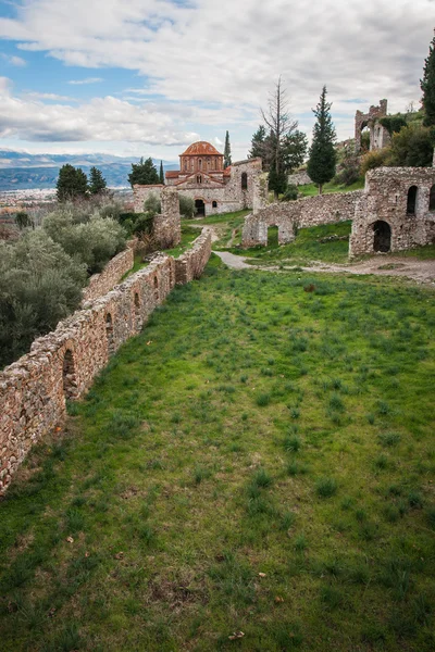 Ruïnes van het kasteel van de Byzantijnse stad van Mystras — Stockfoto