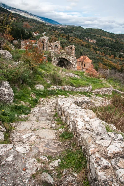 Ruïnes van het kasteel van de Byzantijnse stad van Mystras — Stockfoto