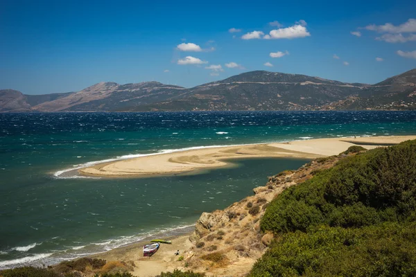 Playa de arena dorada, Evia, Grecia — Foto de Stock