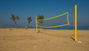 kumlu sahilde Voleybol net