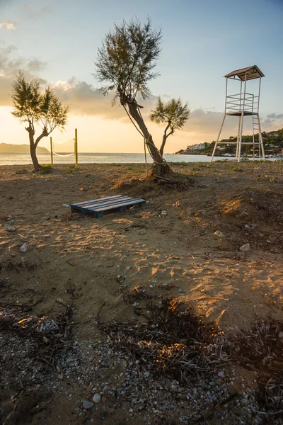 Volleyballturm am Sandstrand — Stockfoto
