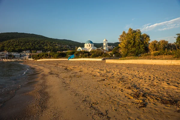 Iglesia blanca en la playa de Scala — Foto de Stock