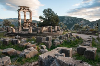 Apollon antik Yunan tapınağı kalıntıları