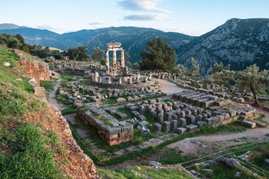 Apollon antik Yunan tapınağı kalıntıları