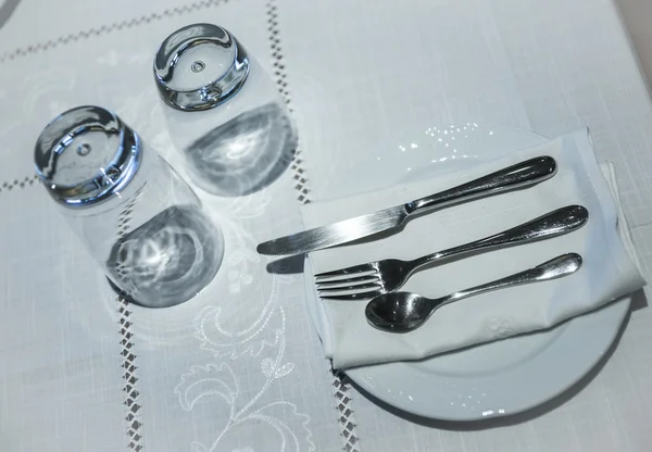 Tableware on white tablecloth for breakfast — Stock Photo, Image