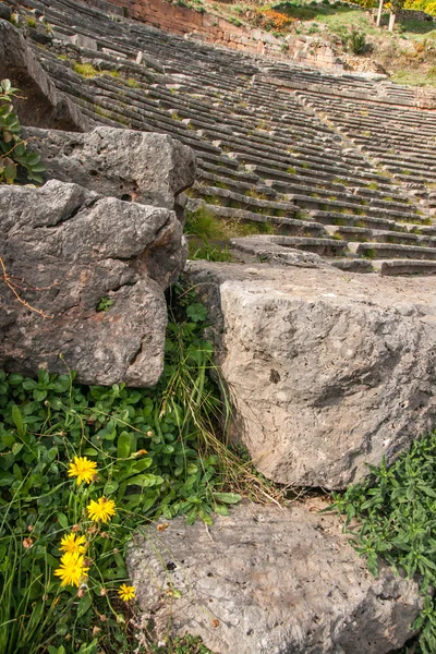 Ruínas do antigo teatro grego em Delphi — Fotografia de Stock