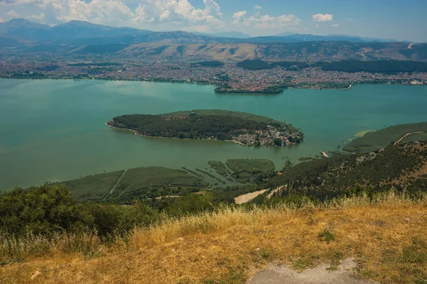Picturesque view of lake from mountain — Stock Photo, Image