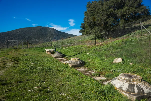 Plains, ruins and mountains around Vitina — Stock Photo, Image