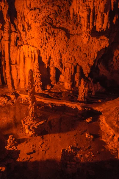 Sarkıt ve dikitler Perama mağara içinde — Stok fotoğraf