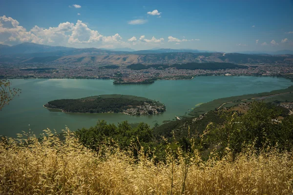 Picturesque view of lake from mountain — Stock Photo, Image