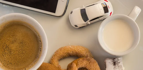 Sabah kahvaltı kahve ve süt ile