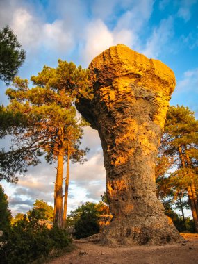 Büyülü Cuenca şehir Castilla la benzersiz kaya oluşumları 
