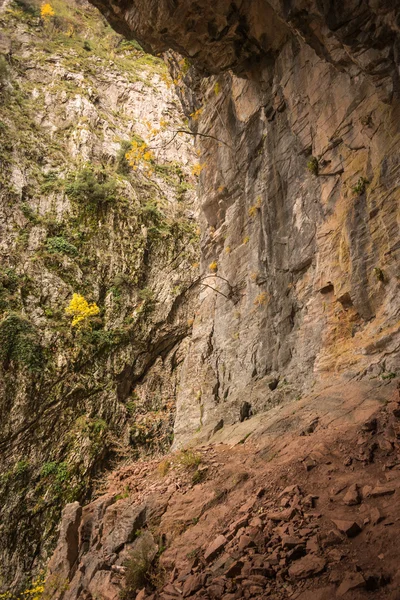 風光明媚な山洞窟の秋風景 — ストック写真