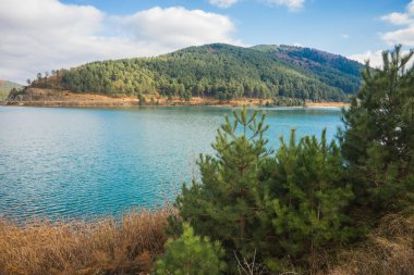 Peloponnese üzerinde göl Doxa pitoresk peyzaj
