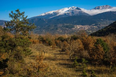 Peloponnese, Yunanistan Stimfalia Gölü yakınındaki dağ manzarası