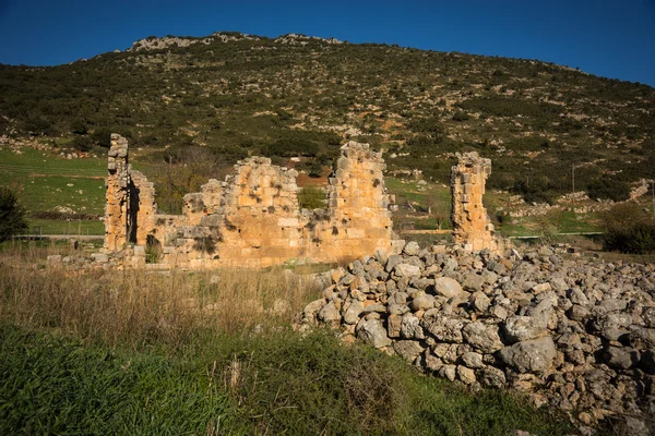 Ruïnes van een oud klooster in Stimfalia, Peloponnesos, Griekenland — Stockfoto