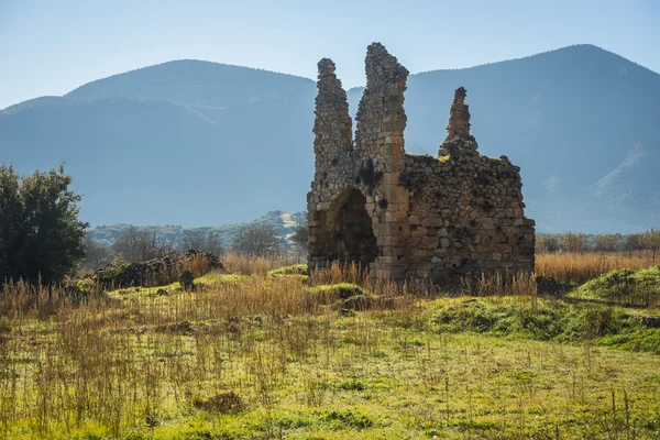 Ruinen eines antiken Klosters in stimfalia, Peloponnes, Griechenland — Stockfoto