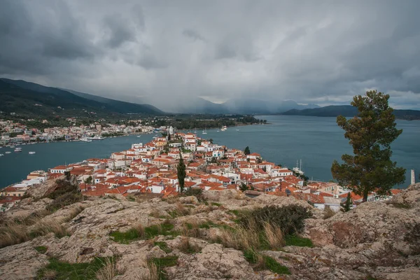 Stadsbilden på ön Poros, Grekland — Stockfoto