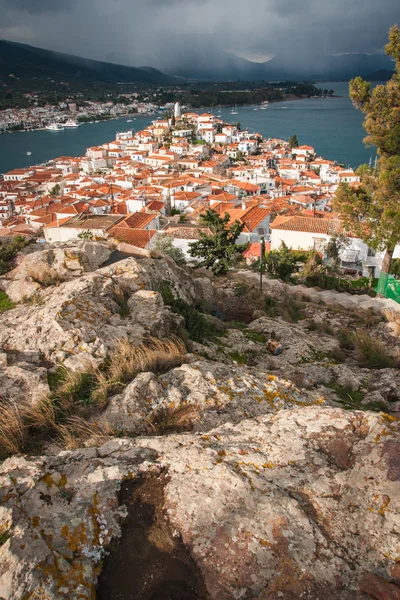 Stadsbilden på ön Poros, Grekland — Stockfoto