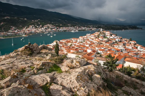 Stadsbilden på ön Poros, Grekland — Stockfoto