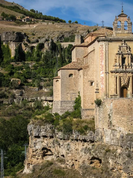 Ville Cuenca et formations rocheuses — Photo