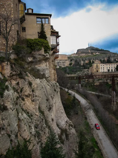 Cuenca şehir ve kaya oluşumları — Stok fotoğraf