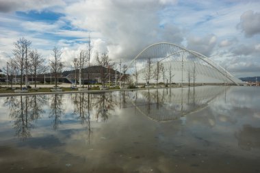 Olimpic Atina'da karmaşık göle yansımaları ile
