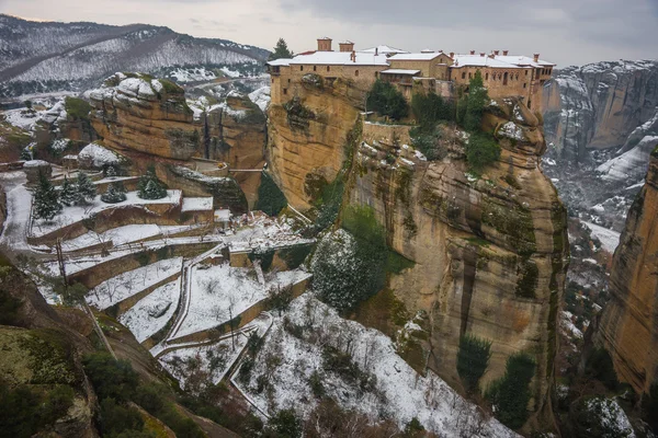 Dağlar ve Meteora manastırları kışın, Gree görünümü